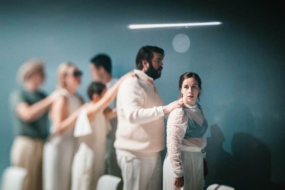 Fra høyre: Emma Caroline Deichmann, Emil Olafsson, Mira Dyrnes Askelund, Patrick Hilmar Ingvaldsen, Madeleine Brandtzæg Nilsen og Trond-Ove Skrødal. Foto: Vidar Eggen