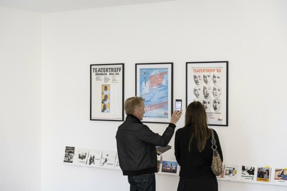Fra utstillingen Tribute to Sven på Hordaland Kunstsenter, Oktoberdans 2022. Illustrasjon fra boka. Foto: Thor Brødreskift.