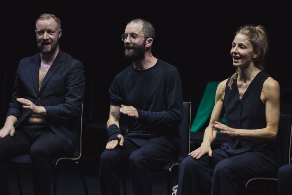 «Village Party». Kunstnerisk ledelse: Sigurd Johan Heide & Simon Mayer. Riksscenen 2024. Foto: Silver Gutmann.