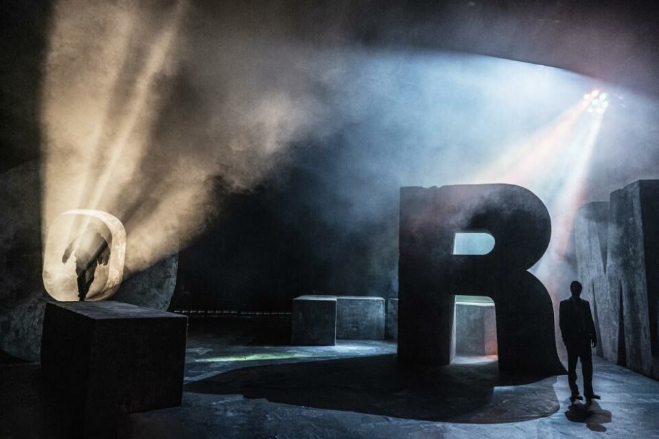 Under open himmel, regi: Erik Ulfsby. Visuelt uttrykk: Lars Ramberg. Det Norske Teatret 2024. Foto: Dag Jenssen