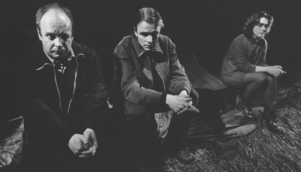 Jan Grønli, Lasse Kolsrud og Unn Vibeke Hol i Nokon kjem til å komme, regi: Otto Homlung. Det Norske Teatret 1996.