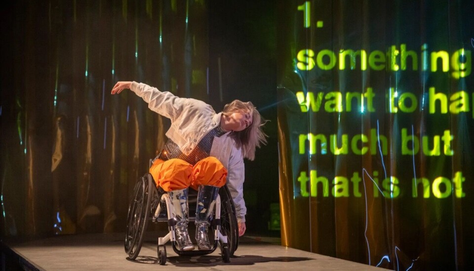 Over and Over (and over again), utøver på bildet Annie Edwards. Dansens Hus 2025.