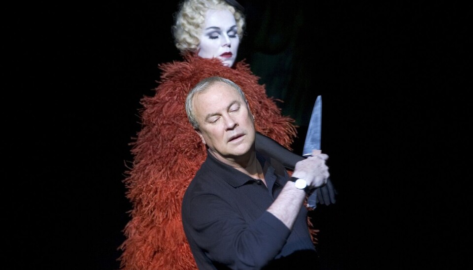 Robert Wilson og skodespelar Gjertrud Jynge (Den grønkledde) under ei prøve på Peer Gynt, Det Norske Teatret/ DNS 20025.