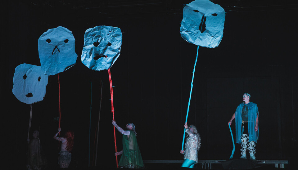 Øyvind Brandtzæg (Prospero, t.h.), Isak Holmen Sørensen, Håkon Mathias Vassvik, Maria Pontén og Madeleine Brandtzæg Nilsen.