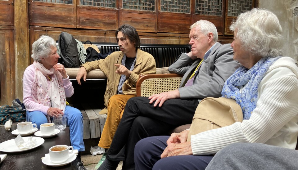 Lunsj i Wuzhen, med Kari Vik, Boya Bøckman (videodesigner), Knut Ove Arntzen og Eva Bøe Moen.